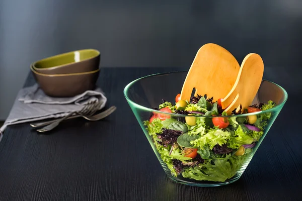 Green salad in bowl — Stock Photo, Image