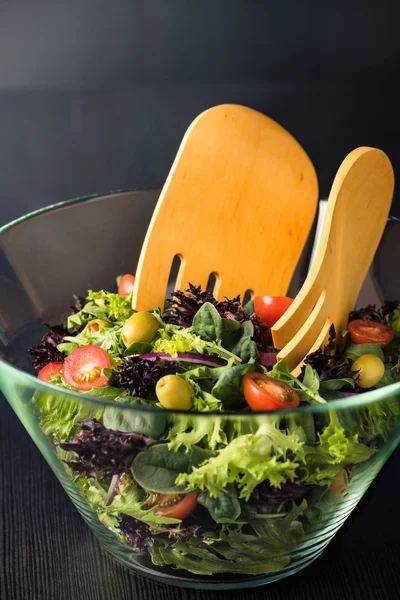 Grön sallad i skål — Stockfoto