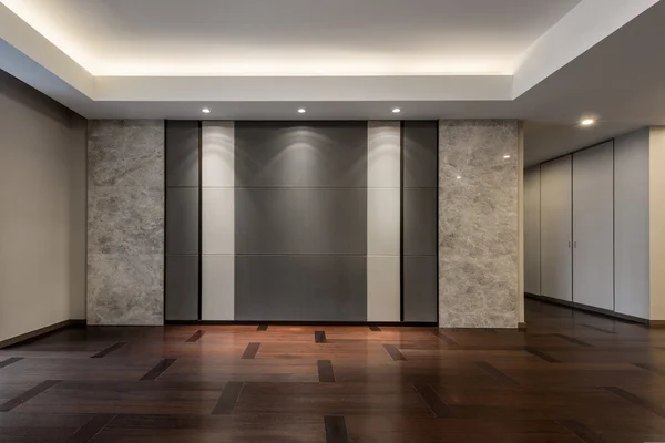 Gri renk boş oturma odasında 