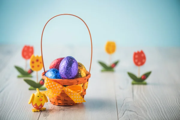 Easter eggs in a basket — Stock Photo, Image