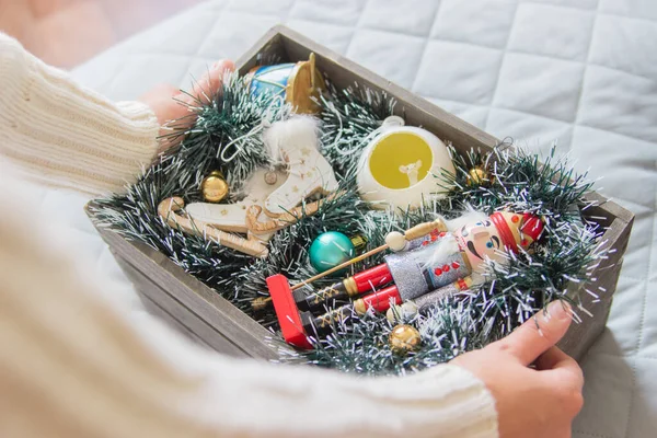 Punto Vista Caja Navidad Con Decoraciones Colores —  Fotos de Stock