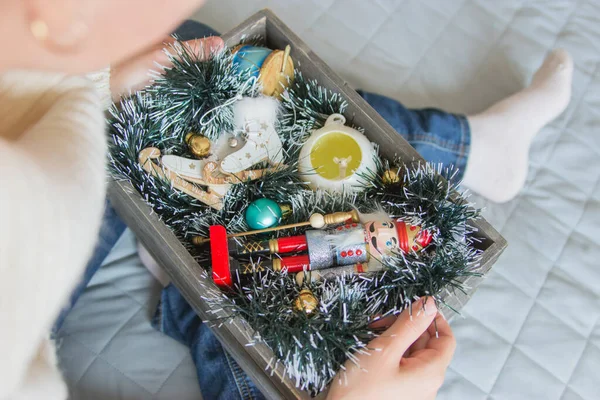 Punto Vista Caja Navidad Con Decoraciones Colores —  Fotos de Stock