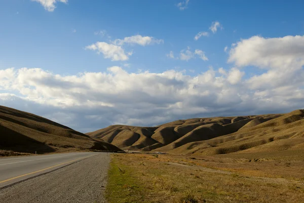 Route dans les montagnes désertiques d'Azerbaïdjan — Photo