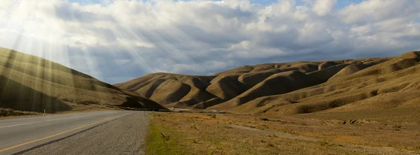 Road in desert mountains of Azerbaijan — Stock Photo, Image