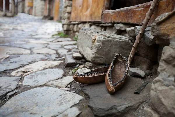 Oude schoenen uit Azerbeidzjan bergen — Stockfoto