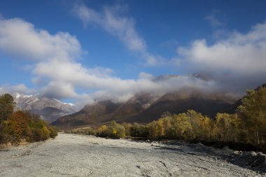 beatiful sonbaharında Kafkas Dağları, Azerbaycan