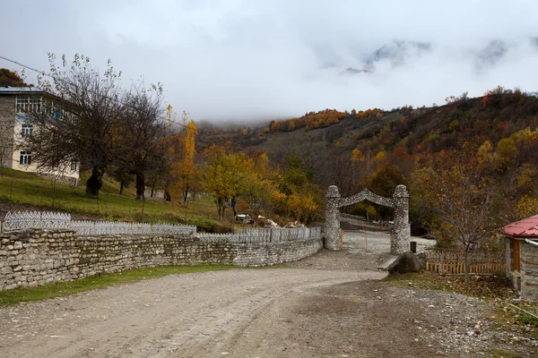 Azerbaycan Kafkas Dağları güzel sonbahar — Stok fotoğraf