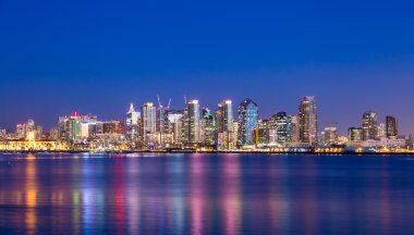 Downtown San Diego gece içinde gökdelenler