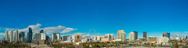 Skyline de Las Vegas desde una distancia durante el día — Foto de Stock