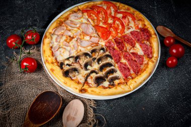 İştah açıcı İtalyan pizzası, fast food servisi.