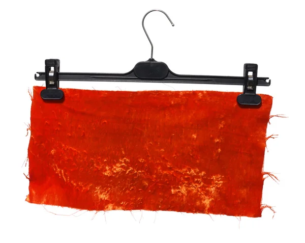 Cintre à vêtements en plastique avec pendaison sur elle un morceau de caillot orange — Photo