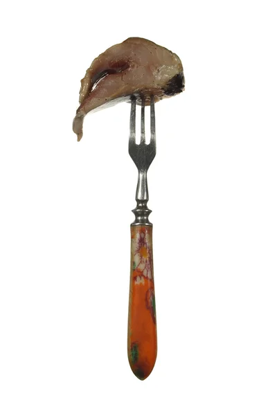 Een stuk van haring op de oude voorvork met een gekleurde pen, geïsoleerd — Stockfoto