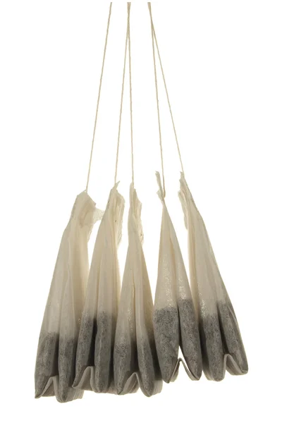 Cinco sacos de chá close-up isolado no fundo branco — Fotografia de Stock