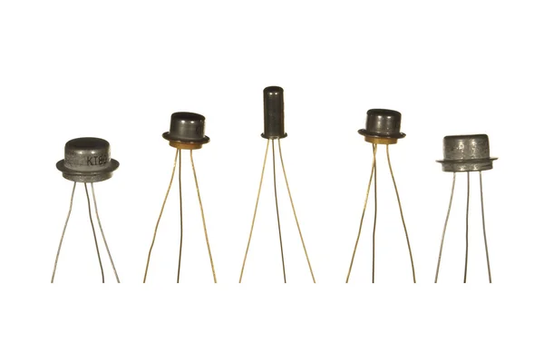 Cinque transistor di fabbricazione sovietica isolati su sfondo bianco . — Foto Stock