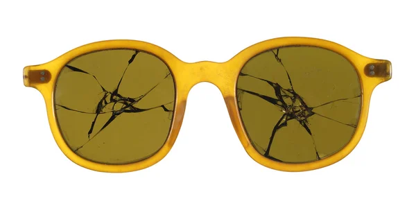 Gafas de sol rotas hechas de plástico aisladas en respaldo blanco Imagen De Stock