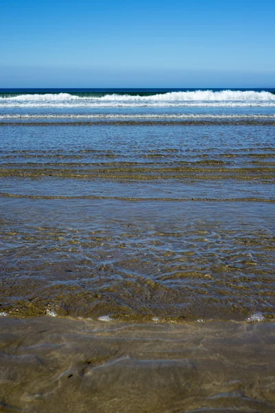 Olas suaves que azotan la playa de ballybunion —  Fotos de Stock