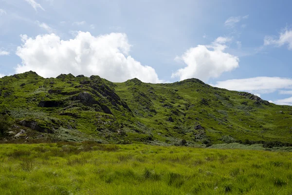 Rocky green mountains — Stock Photo, Image