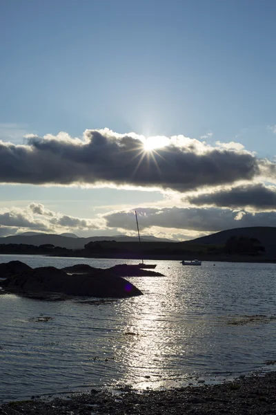 Wild atlantic způsobem Irsko s chladné slunce — Stock fotografie