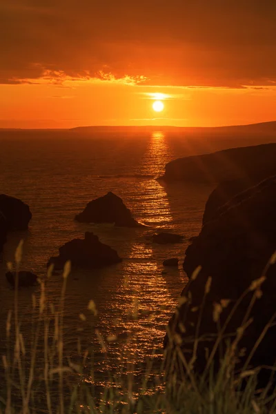 Wilder atlantischer Weg felsiger Sonnenuntergang — Stockfoto