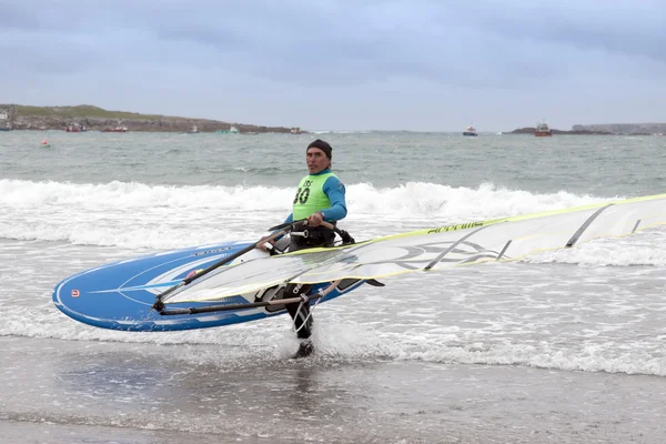 Windsurfers getting ready to go and race — Stock Photo, Image