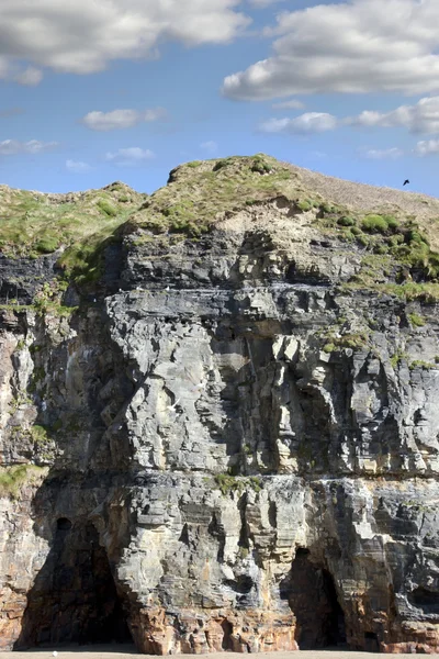 Klippen und Himmel auf dem wilden atlantischen Weg — Stockfoto