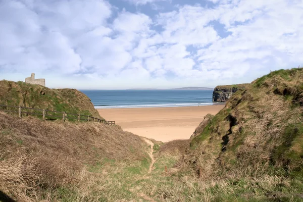 Fenced path to Ballybunion castle and beach — Stock Photo, Image