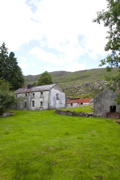 Stary opuszczony dom irlandzki — Zdjęcie stockowe