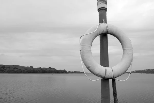 River edge lifebuoy — Stock Photo, Image