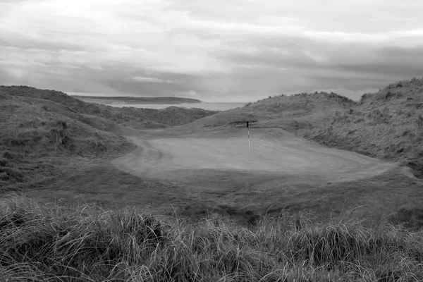 Noir et blanc Ballybunion links terrain de golf — Photo