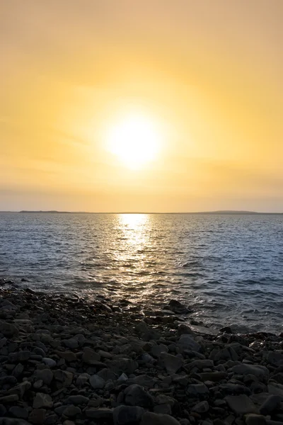 Rocky sunset beach at Beal — Stock Photo, Image