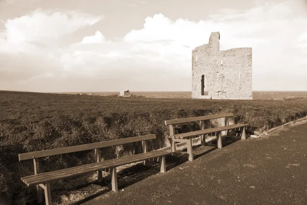 Sepia benches and path to Ballybunion castle — Stock Photo, Image