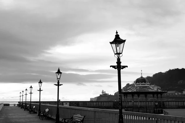 Row of vintage lamps in black and white — Stock Photo, Image