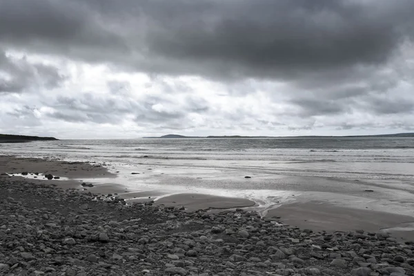 Stormen kommer till beal beach — Stockfoto