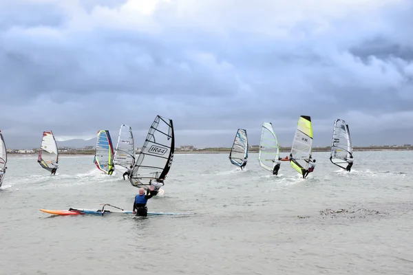 Macha surferów wiatr wyścigi w Atlantic sztorm wiatr Obrazek Stockowy