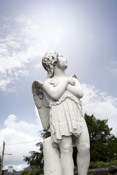 Angel statue in a kilkenny graveyard — Stock Photo, Image