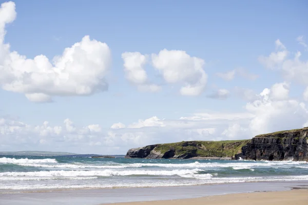 Playa ballybunion en el camino atlántico salvaje — Foto de Stock