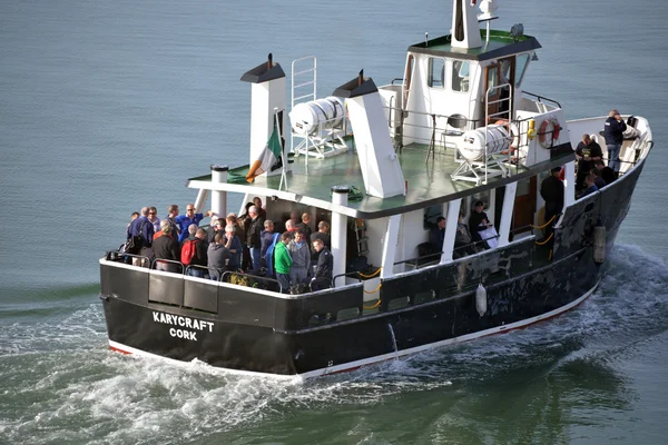 Vertrekken uit cobh op een veerboot — Stockfoto