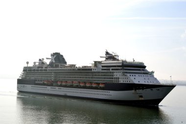 Ünlü Infinity cruise gemi Cobh gelen
