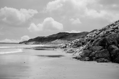 belgili tanımlık golf sahası yanında plaj