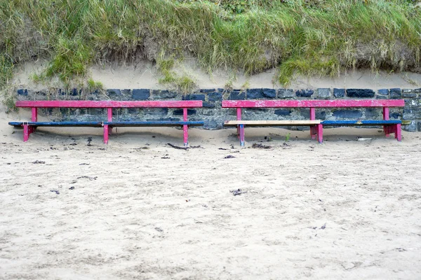 Beach front ławki — Zdjęcie stockowe