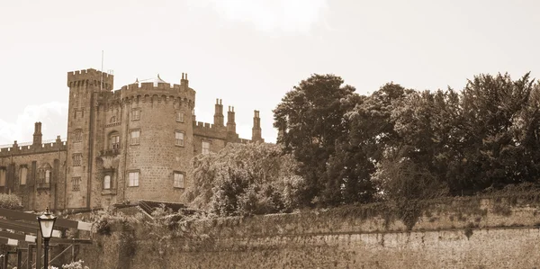 Sepia vista del castillo kilkenny — Foto de Stock