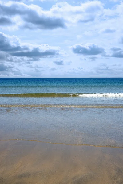 Gentle blue waves lashing onto ballybunion beach — Stock Photo, Image