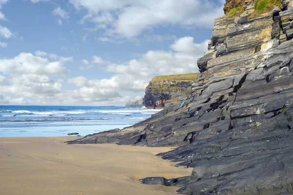 Wilde Atlantische kliffen Ierland — Stockfoto