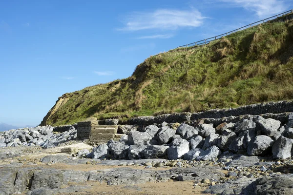 Beautiful dunes and wave breakers — Stock Photo, Image