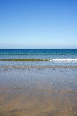 Mavi yumuşak dalgalar Ballybunion plaj üzerine bağlama