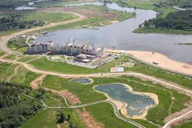 Havadan izleme - otel nehir kıyısında