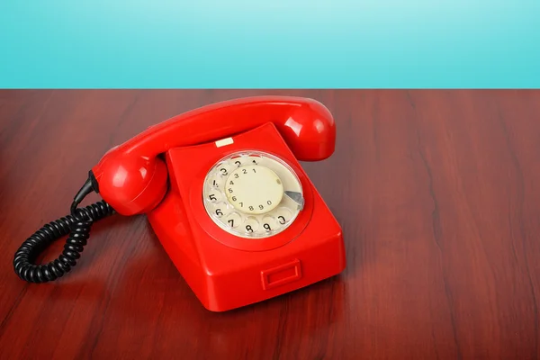 Vintage telefonları - kırmızı bir retro telefon — Stok fotoğraf