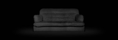 Döşeme mobilyaları - kumaştan yapılmış yeşil modern kanepe divanı siyah arka planda.