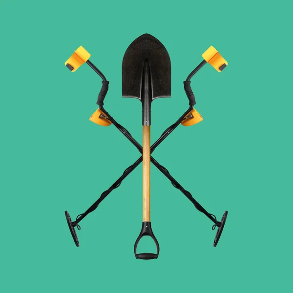 Front View Two Metal Detector Crossed Shovel Closeup Blue Green — Stock Photo, Image