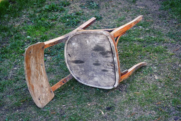 La vieja silla tirada — Foto de Stock